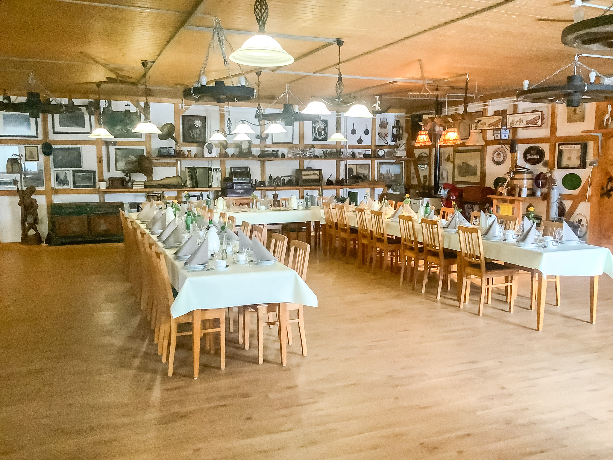 Gemütlicher Raum für Feiern, Partys, Veranstaltungen und auch Trauerfeiern