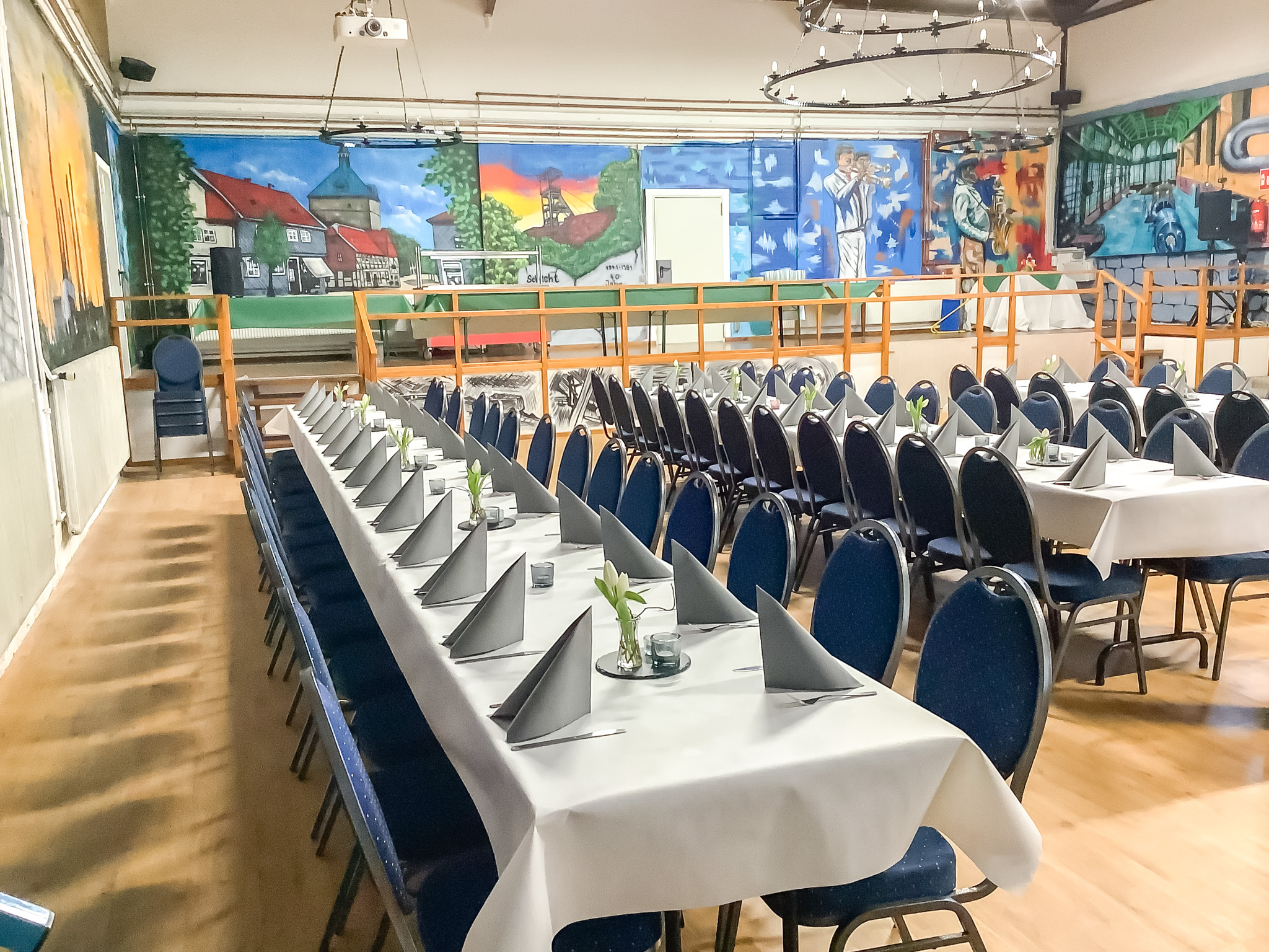 Geräumige Eventhalle für Partys, Bankette und größere Veranstaltungen
